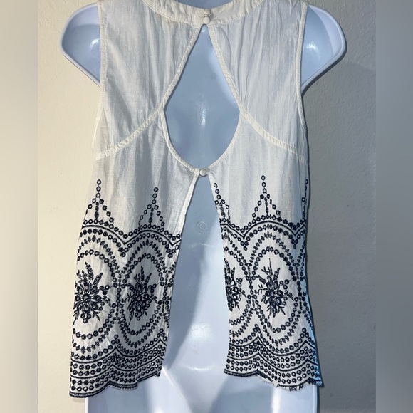 Embroidered White and Blue Sleeveless Top - Picture 2 of 9